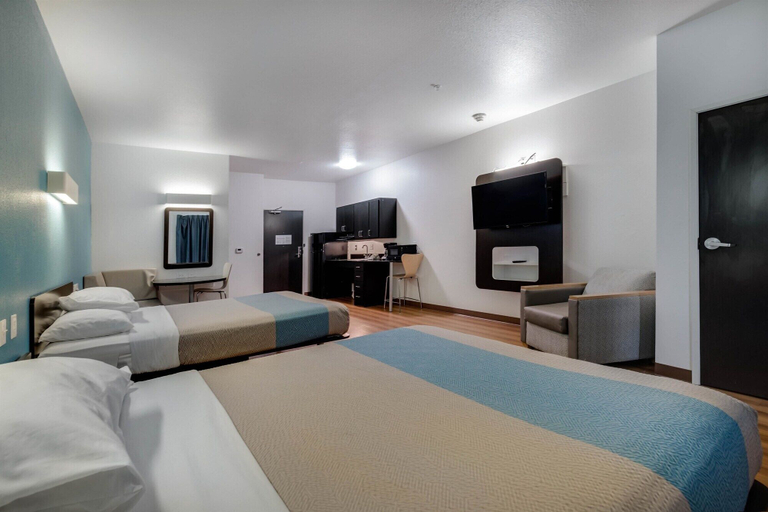 Bedroom 3, Motel 6 Poplar Bluff, MO, Butler