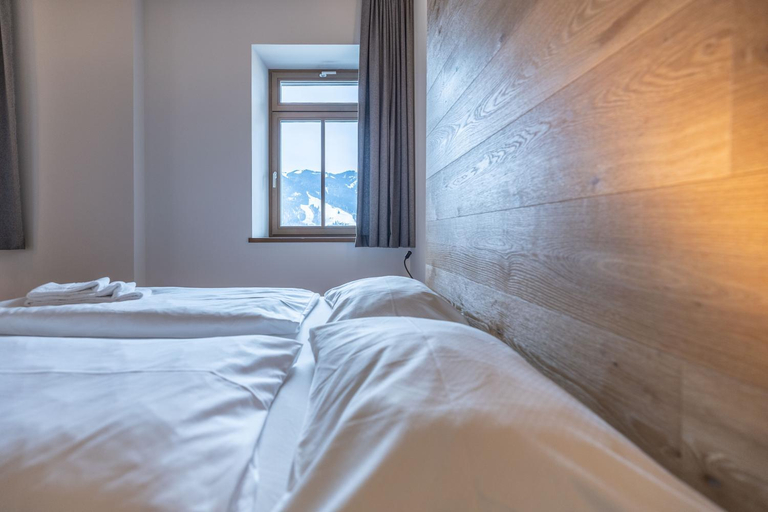 Bedroom 2, Seehotel Bellevue, Zell am See