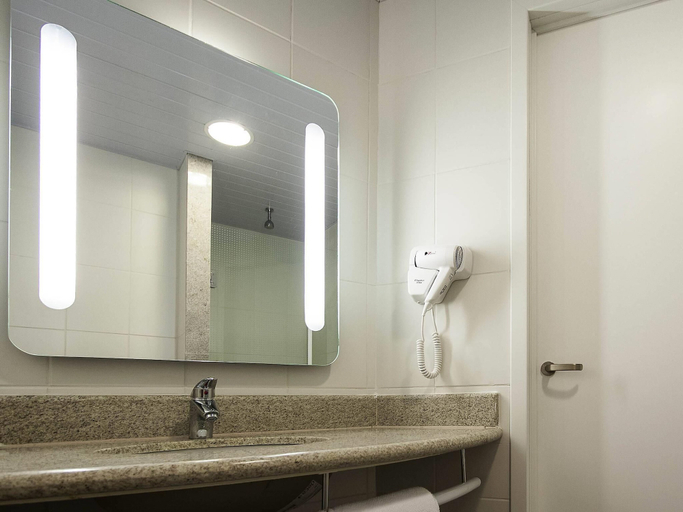 Bathroom 4, ibis Mogi das Cruzes Shopping, Mogi das Cruzes
