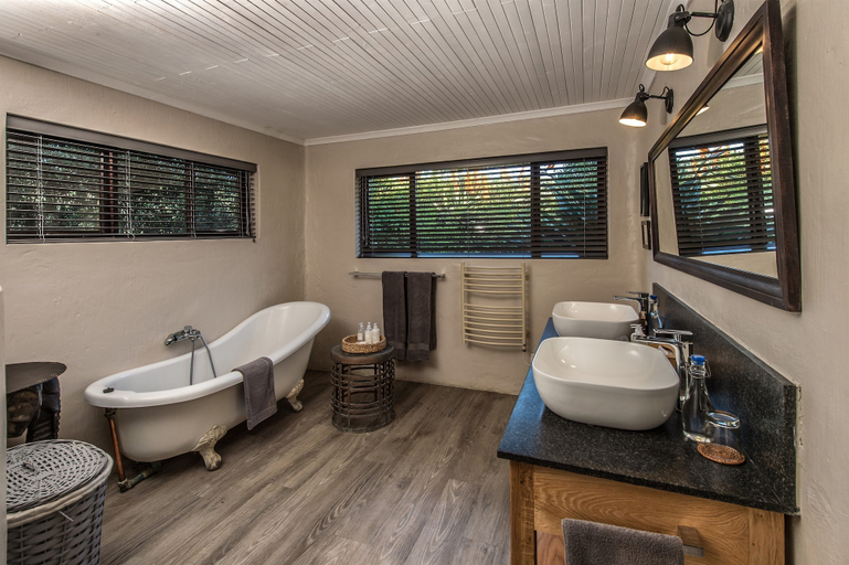 Bathroom, Kariega Game Reserve - River Lodge, Cacadu