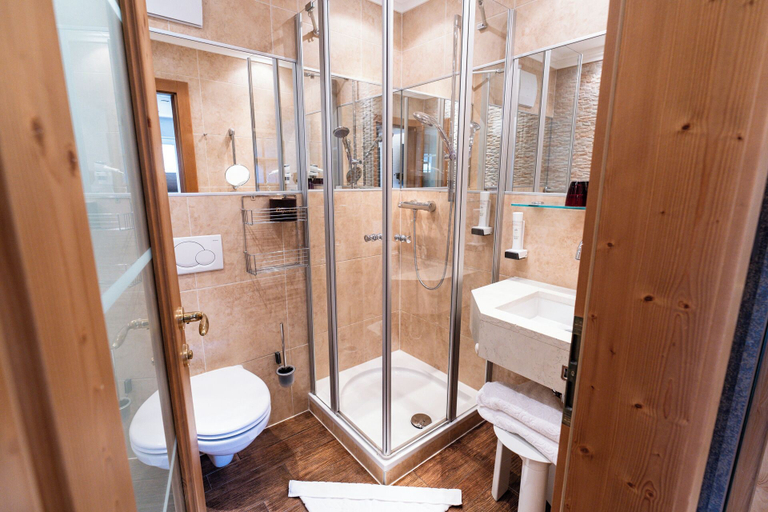 Bathroom 5, Hotel Liebes Caroline, Schwaz