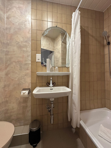 Bathroom 5, Hotel des Tourelles, Genève