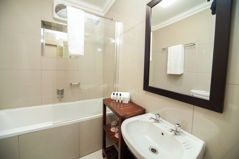 Bathroom 5, Hotel at Tzaneen, Mopani