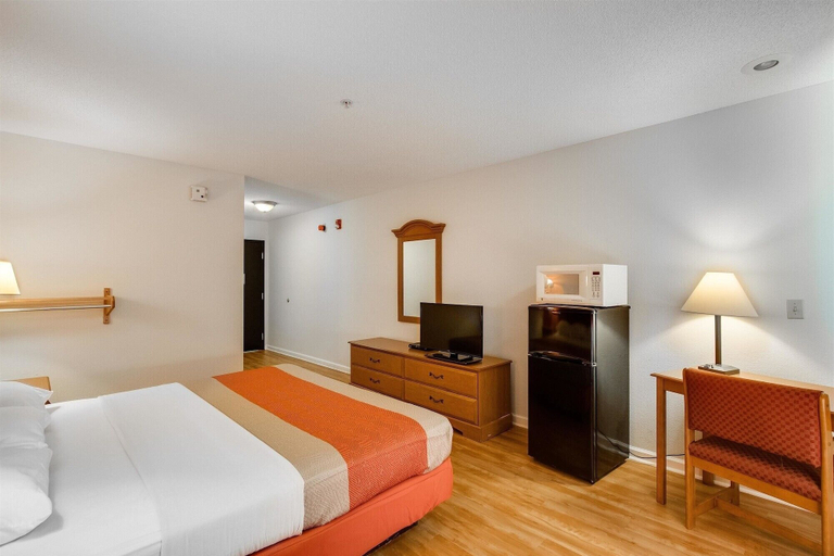 Bedroom 3, Motel 6 Hinesville, GA, Liberty