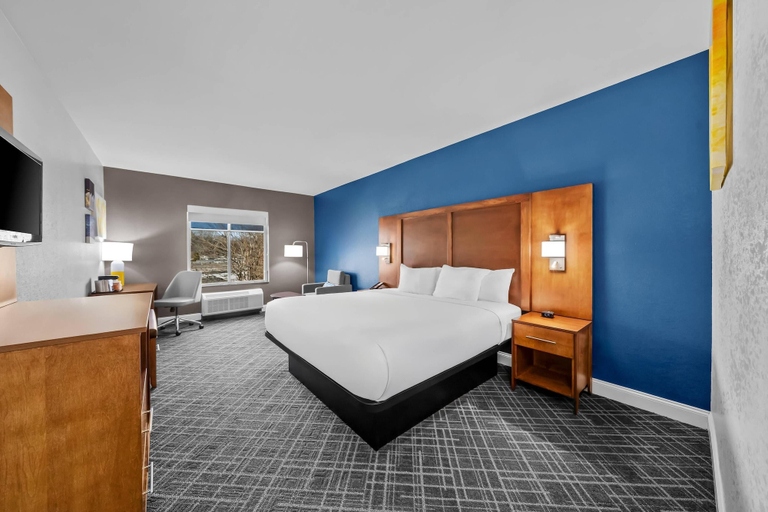 Bedroom 3, Comfort Inn & Suites Plainville-Foxboro, Norfolk