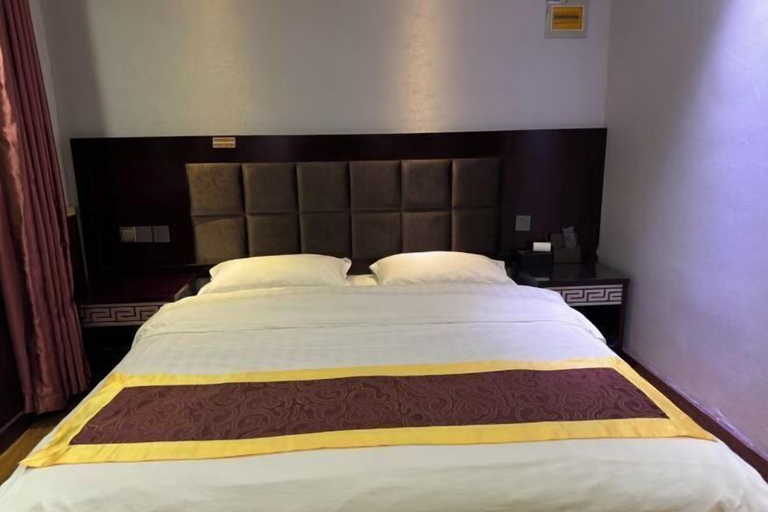 Bedroom 3, Holiday Weekend Hotel, Gannan Tibetan