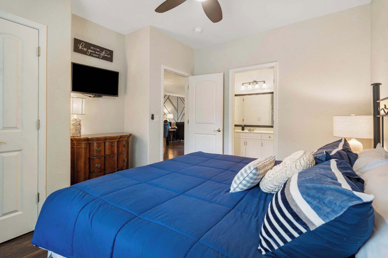 Bedroom 2, Kings Hideaway - Near DT!, Taney