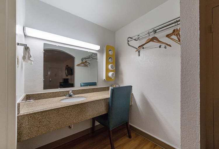 Bathroom 4, Motel 6 San Antonio, TX - I-10 West, Bexar