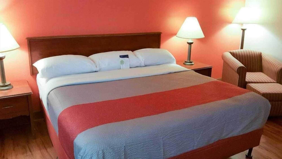 Bedroom 4, Motel 6 Maryland Heights, MO, Saint Louis