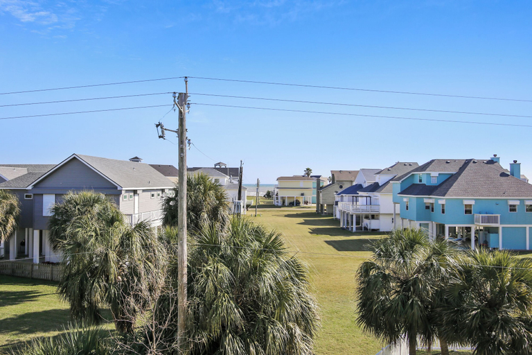 Exterior & Views 2, Mutiny on the Bounty by Ryson Vacation Rentals, Galveston