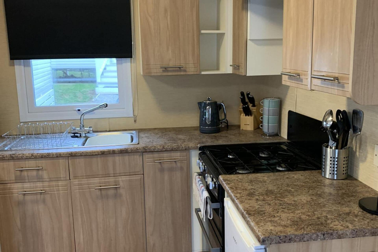Others 4, Newquay - Caravan - Sleeps 8 - Parking - Seaside, Cornwall