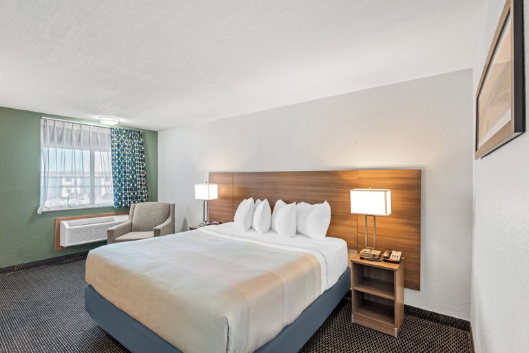 Bedroom 3, Quality Inn West Des Moines - Clive, Polk