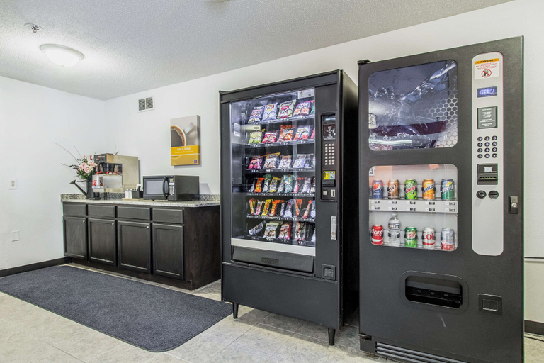 Food & Drinks 5, Motel 6 Streetsboro, OH, Portage