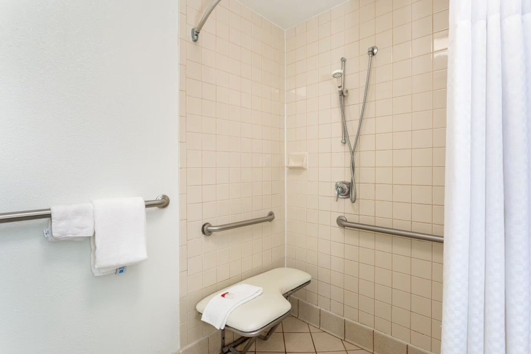 Bathroom 4, Baymont by Wyndham Tallahassee, Leon