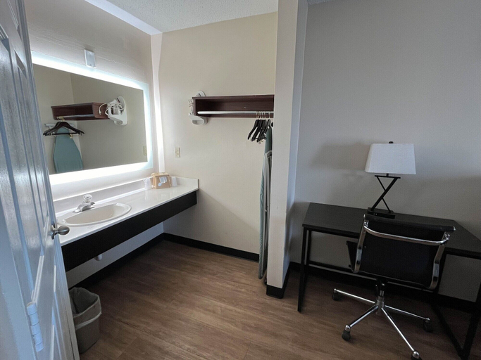 Bathroom 3, Motel 6 Georgetown, SC - Marina, Georgetown
