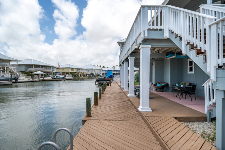 Exterior & Views 2, Edgewater Escape by Miss Kitty’s, Aransas
