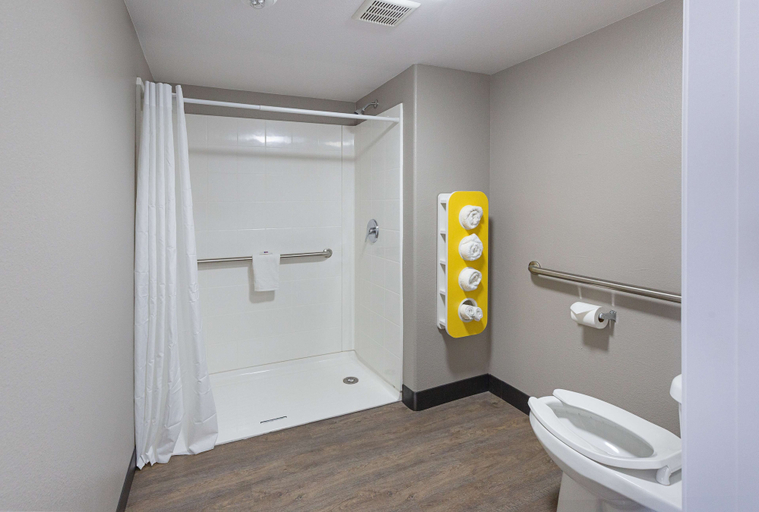 Bathroom 4, Motel 6 Show Low, AZ, Navajo