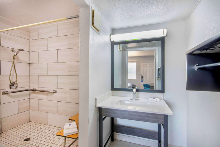 Bathroom 4, Motel 6 Russellville, AR, Pope