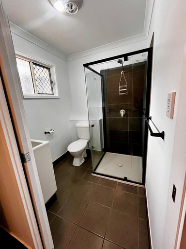 Bathroom 3, Agnes Palms Accommodation, Miriam Vale