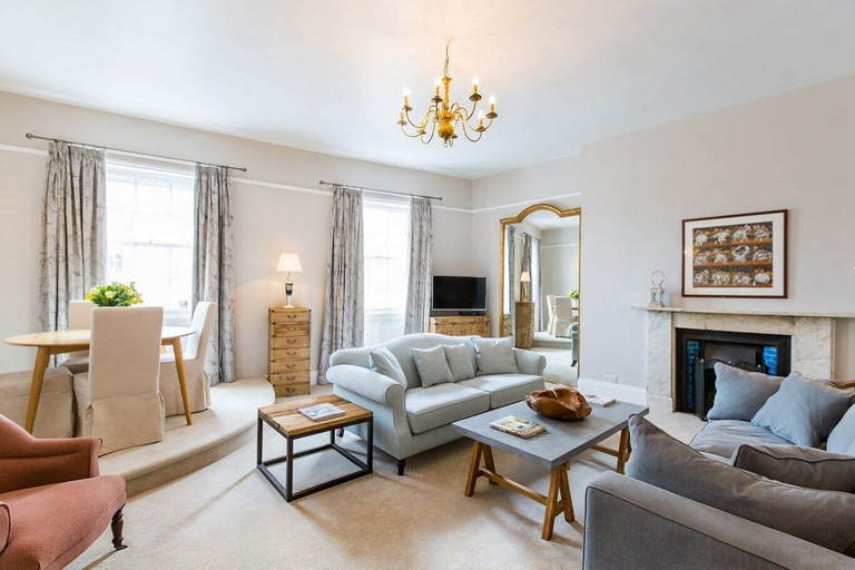 Others 4, Luxury Apartments - Queen Circus, Gloucestershire