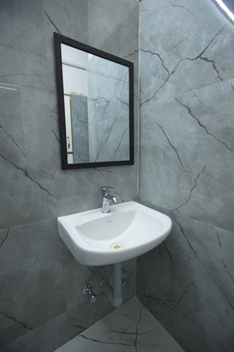 Bathroom 4, Zingle Stay Airport, Kancheepuram