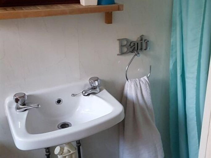Bathroom 3, The Hollingdales Hotel, Blackpool