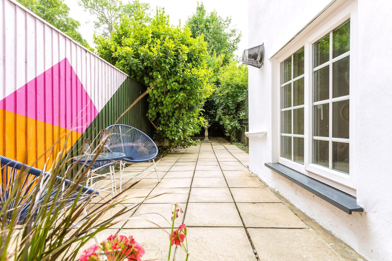 Exterior & Views 2, Chiswick Gem: Stylish 1-bed Flat for Modern Living, London