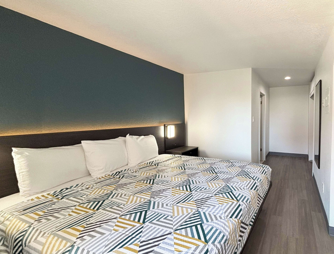Bedroom 3, Studio 6 Irving, TX – DFW North, Irving