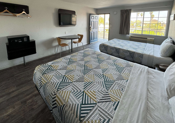 Others 5, Motel 6 Delano, CA, Kern