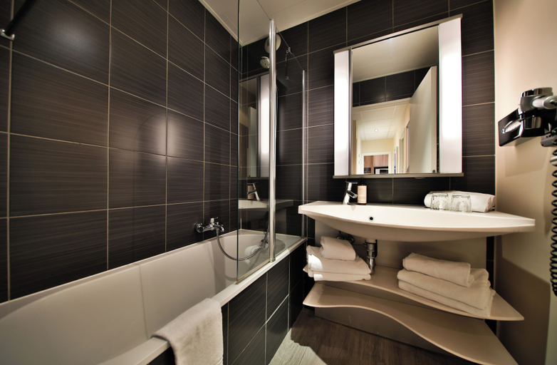 Bathroom 5, Aparthotel Adagio Strasbourg Place Kleber, Bas-Rhin