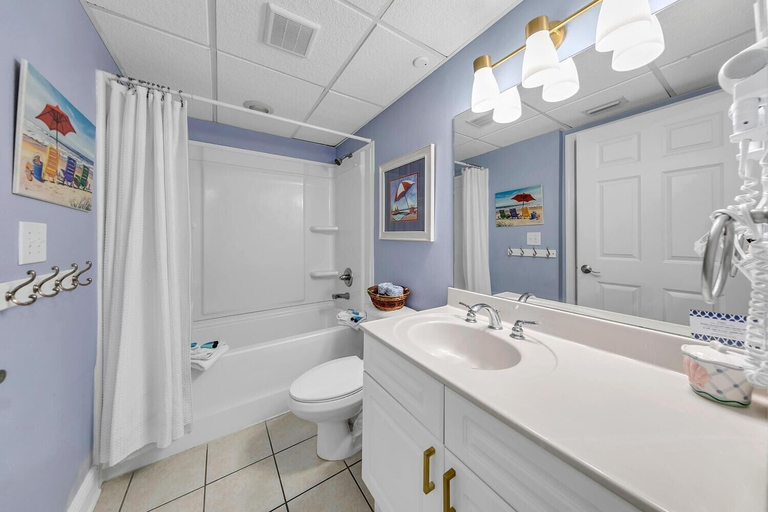 Bathroom, Emerald Beach 1035, Bay
