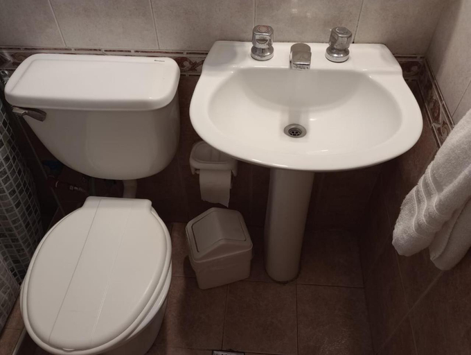 Bathroom 2, Piazza Suites 3, Capital