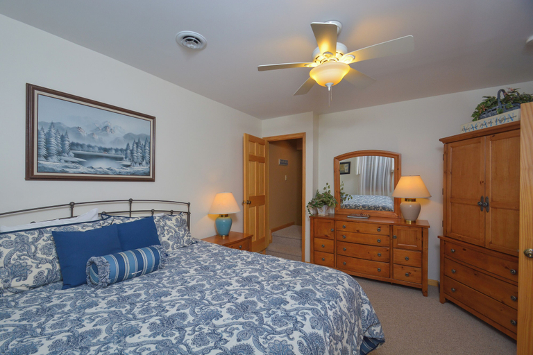 Bedroom 1, Sparky's Lodge by Taylor Made Deep Creek, Garrett