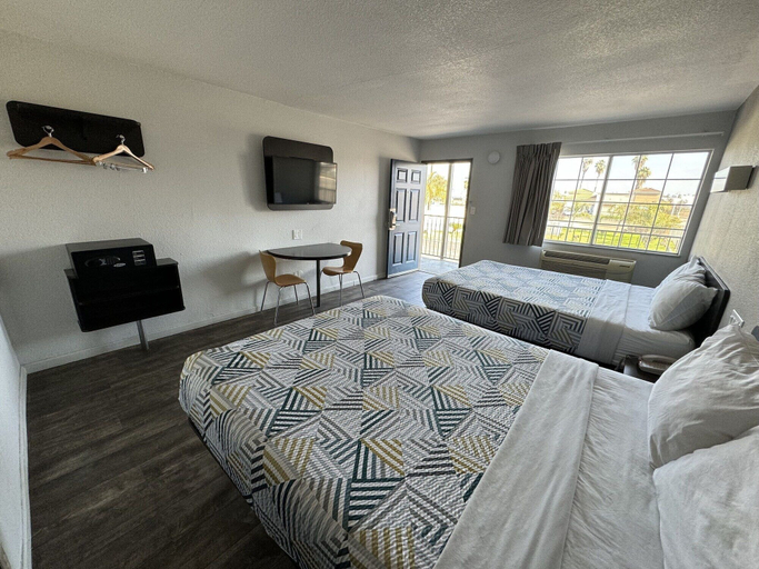 Others 4, Motel 6 Delano, CA, Kern