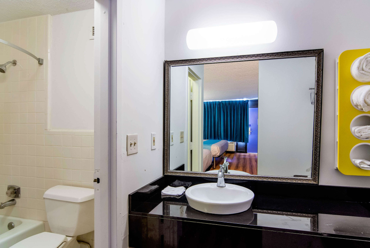 Bathroom 3, モーテル 6 ラグランジュ ジョージア, Troup