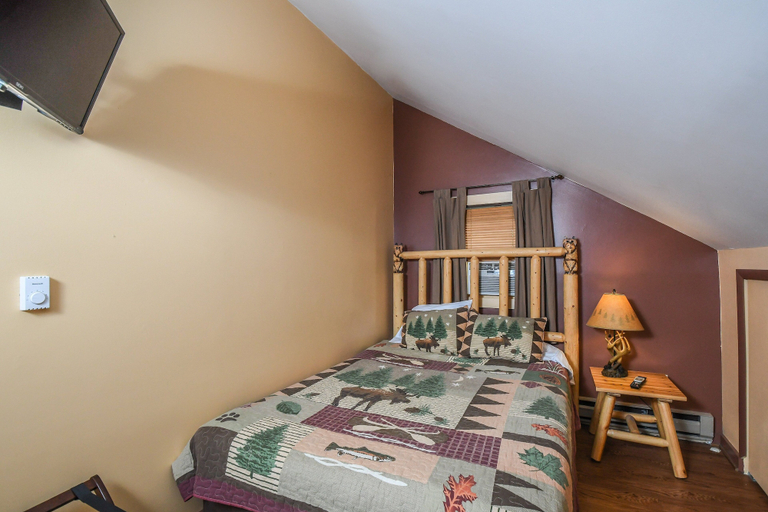Bedroom 2, Hartwood Village 13 by Taylor Made Deep Creek, Garrett