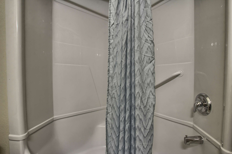 Bathroom 5, Motel 6 London, ON - Ontario, Middlesex
