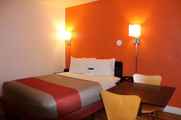 Bedroom 3, Motel 6 Goodland, KS, Sherman
