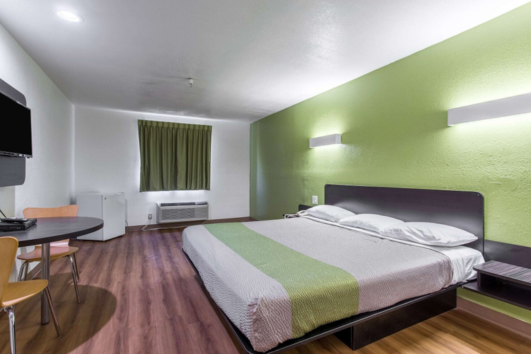 Bedroom 4, Motel 6 Moriarty, NM, Torrance