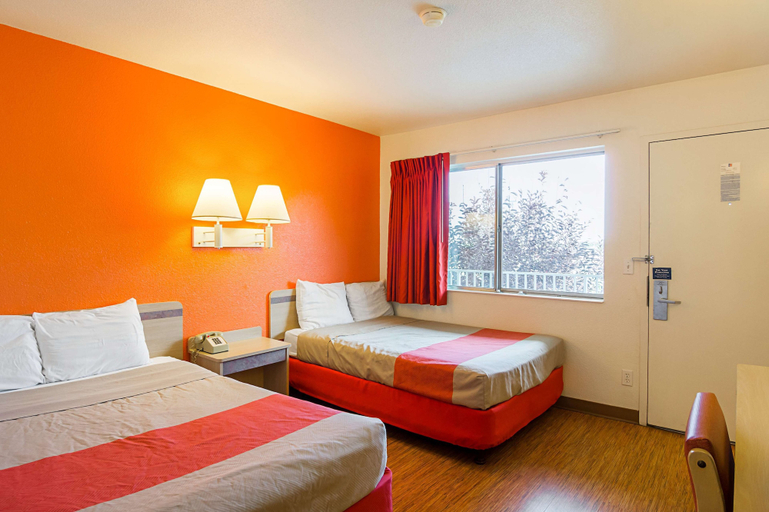Bedroom 3, Motel 6-Laramie, WY, Albany