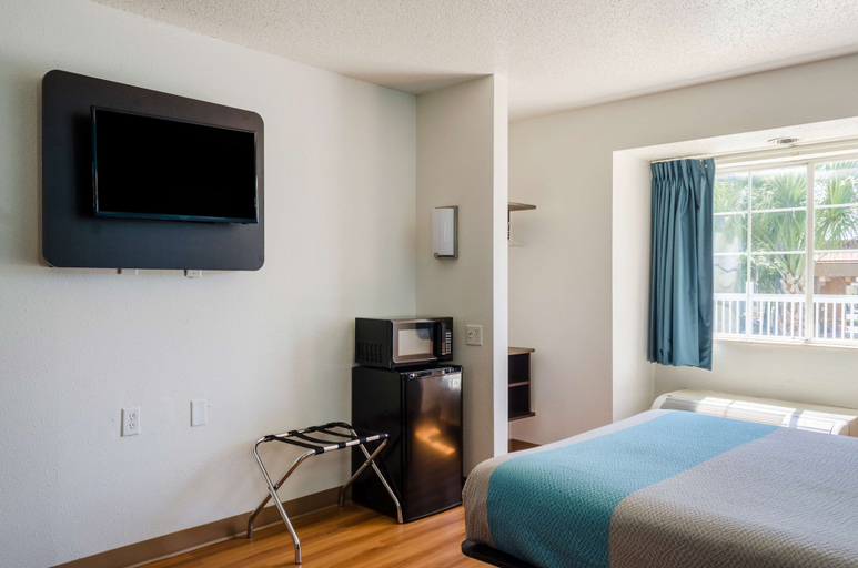 Bedroom 3, Motel 6 Mobile, AL, Mobile