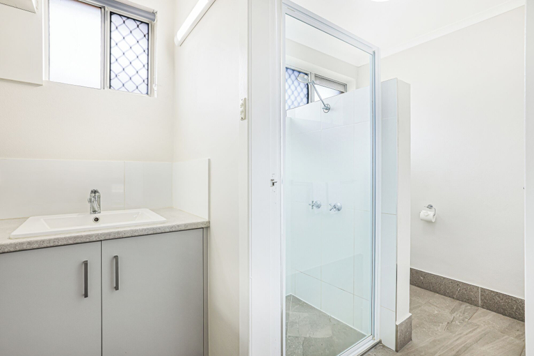 Bathroom 5, Acacia Motor Inn, Bundaberg