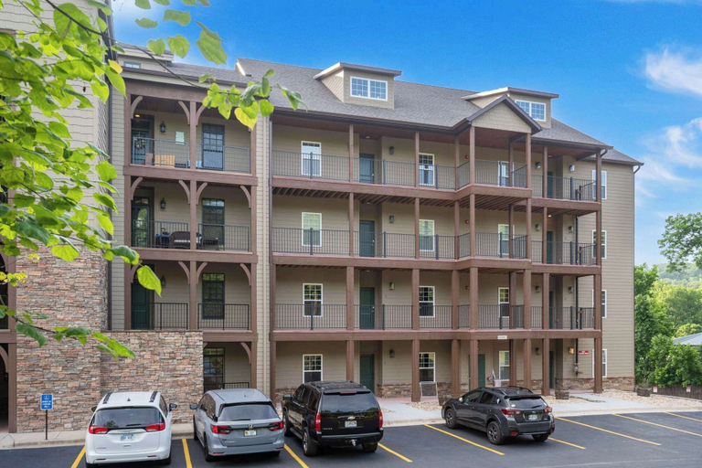 Exterior & Views, New Lakeview Penthouse - Amenities Galore!, Taney