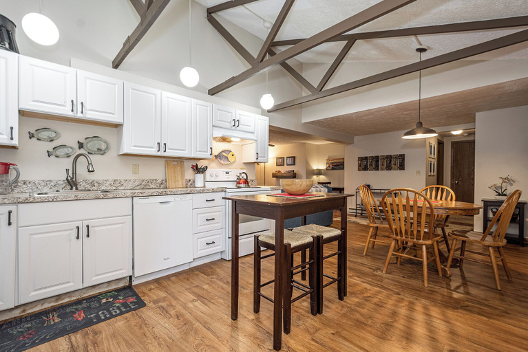 Others 4, Cub House by Taylor Made Deep Creek, Garrett