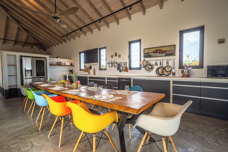 Food & Drinks, Luxurious Ocean View Getaway!