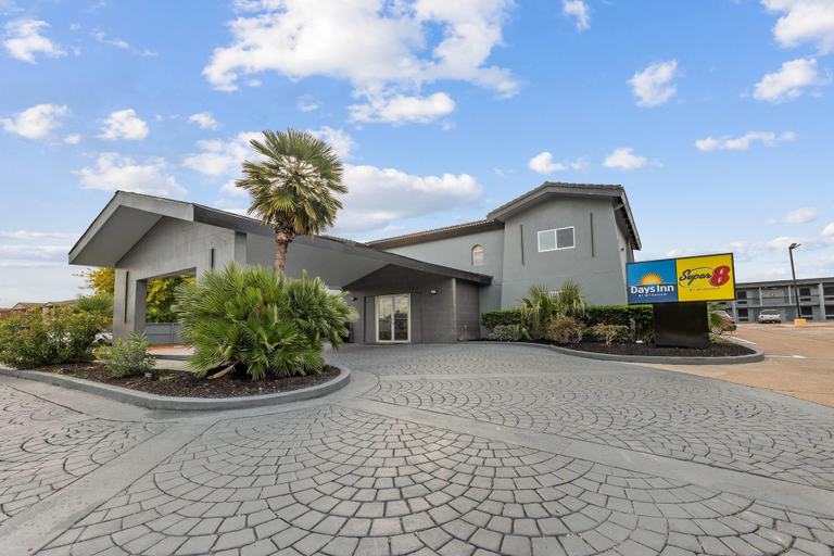 Exterior & Views 2, Days Inn & Suites by Wyndham Texas City-Galveston Area, Galveston