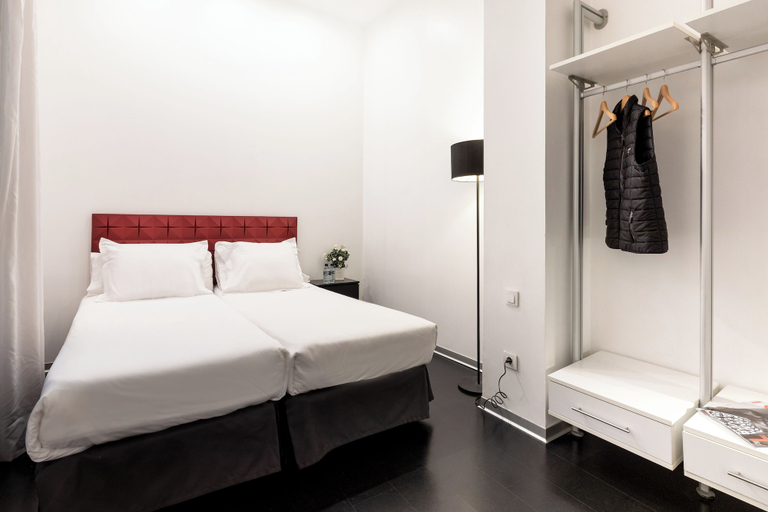 Bedroom 5, Hotel Mayerling, Madrid