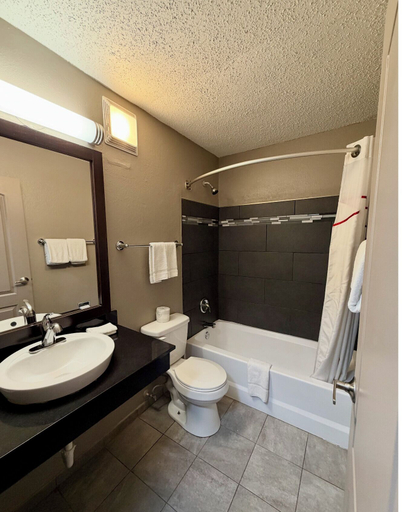 Bathroom 4, Baymont by Wyndham Findlay, Hancock