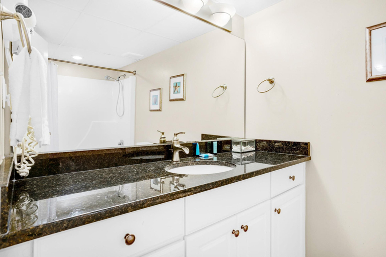 Bathroom 3, Aquavista 304w, Bay
