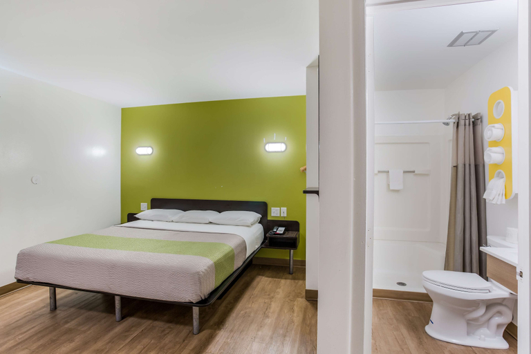 Bedroom 3, Motel 6 Jacksonville, FL - South, Duval